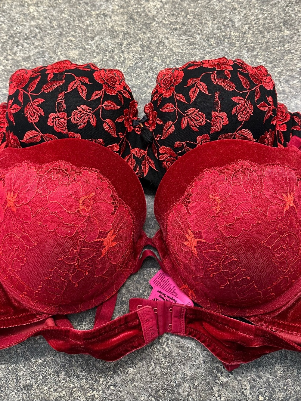 Red Lace And Velvet Push Up Bra Lot Size 40D LA Senza